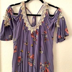 Floral cutout shoulder top size small